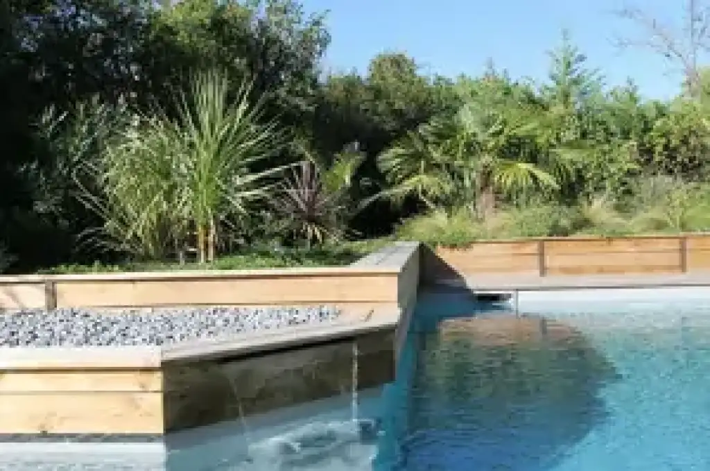 Comment décorer la page de sa piscine et aménager son jardin ?