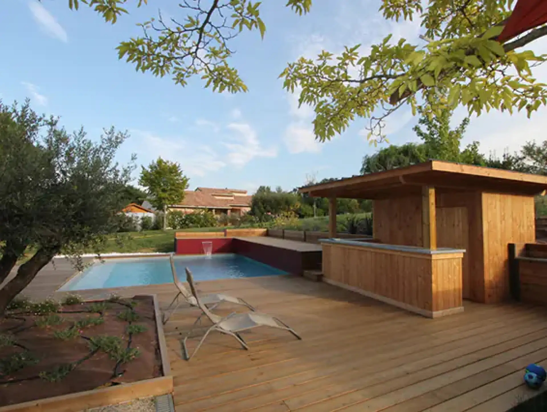 Aménagement d'une piscine avec pool house à Bruguières