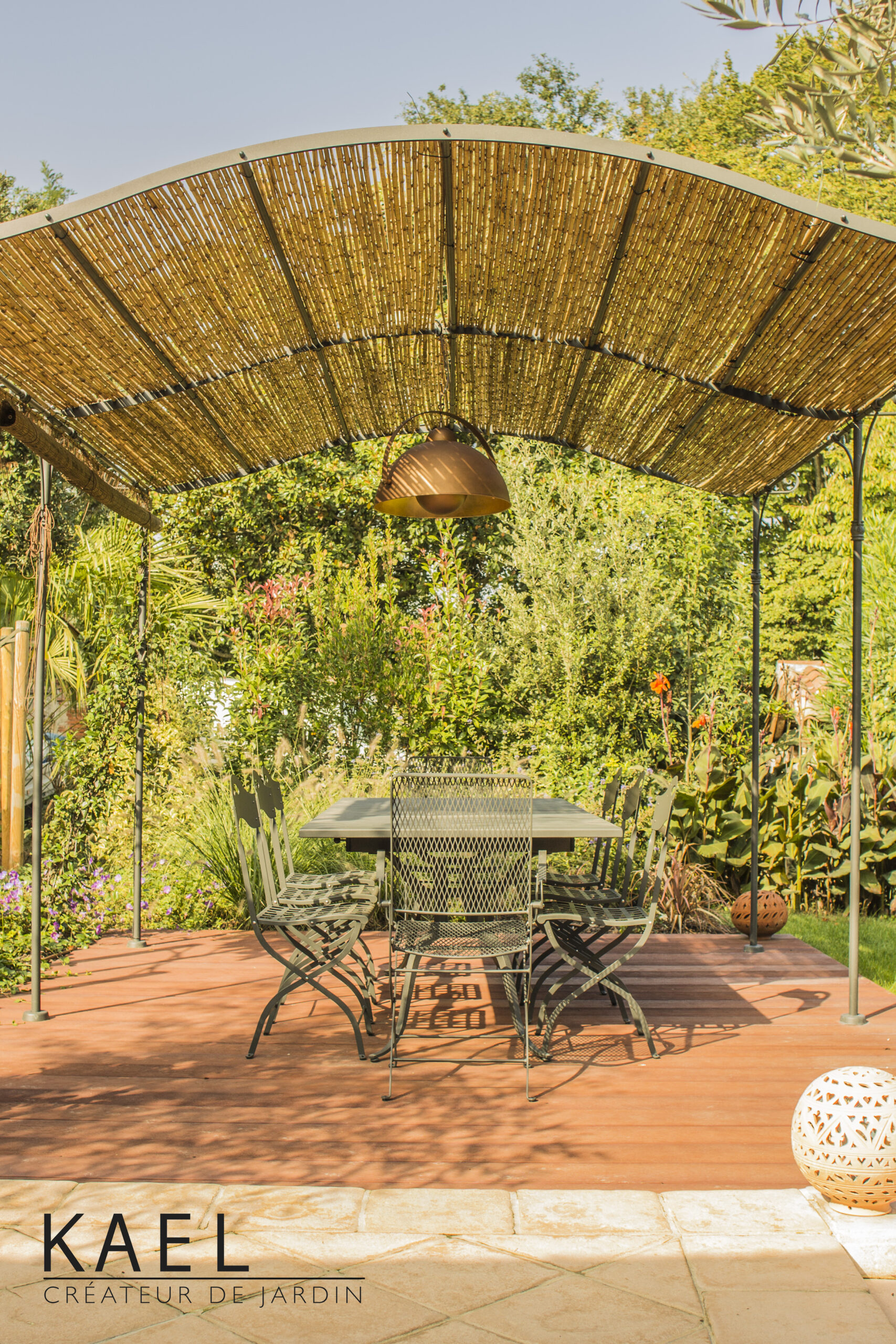 Mise en place d&rsquo;une pergola en fer forgé et de sa terrasse