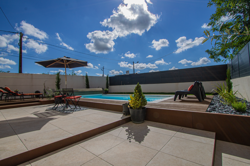 Vue sur la piscine